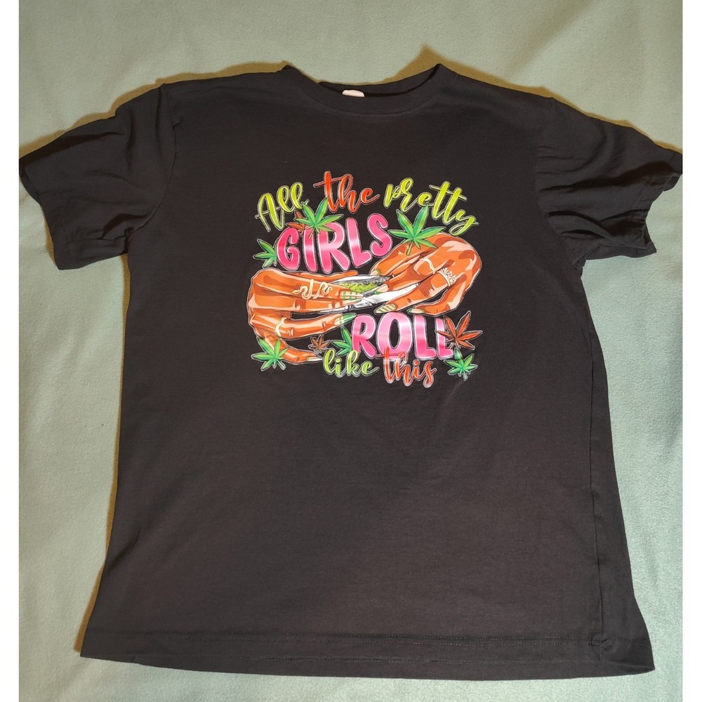 M&T All The Pretty Girls Roll Like This Black Graphic T-Shirt Womens Large